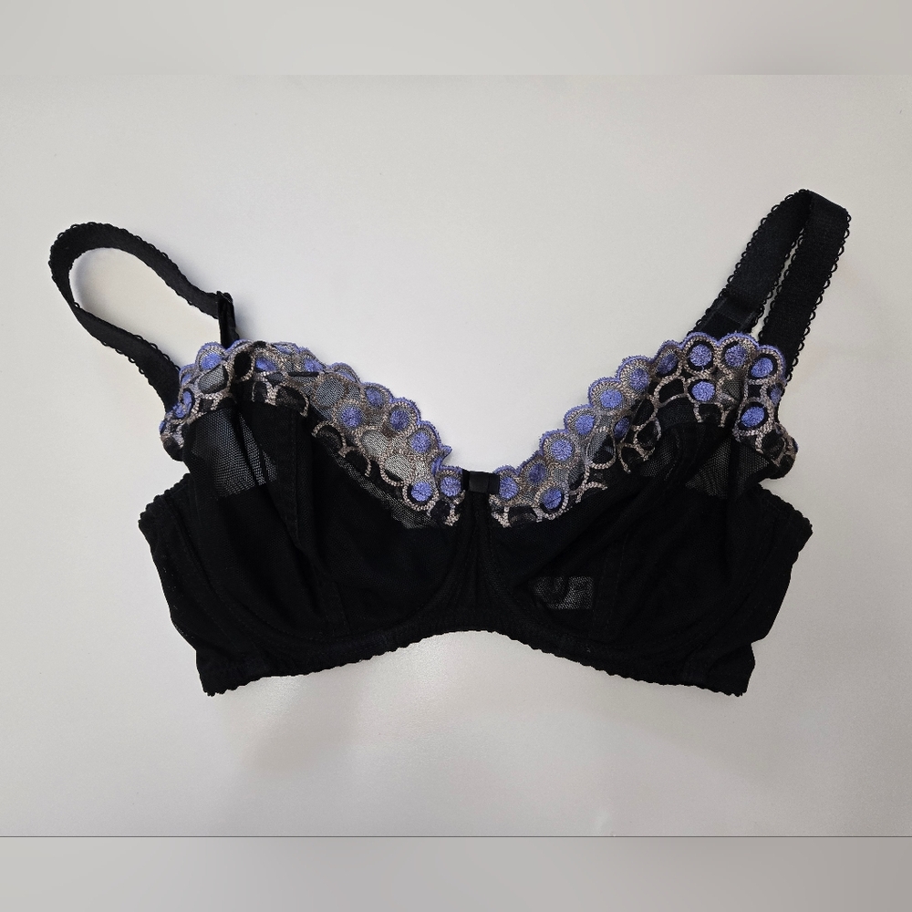 EUC 65HH Comexim Plunge Unlined Elegant Black and Blue Lace Bra